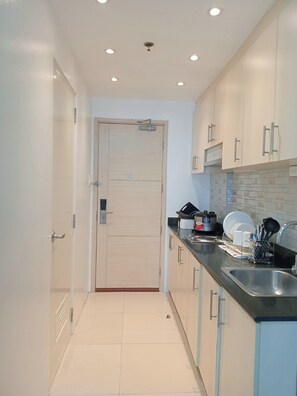Standard Room, 1 Bedroom | Soundproofing, iron/ironing board, free WiFi - Sea Residences (Pasay)