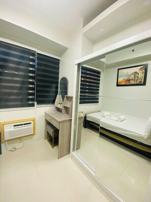 Rom – standard, 1 soverom | Lydisolert, strykejern/-brett og wi-fi (inkludert)