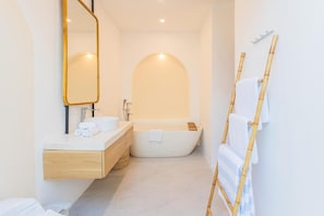 Villa, 3 Bedrooms | Bathroom | Separate bathtub and shower, free toiletries, hair dryer, towels
