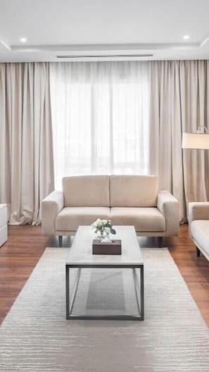 Chambre familiale | Minibar, coffre-fort, bureau