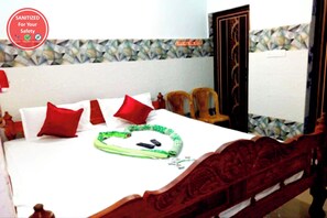 Hypo-allergenic bedding, in-room safe, soundproofing, free WiFi - Hotel Pranab Sadan Near Golden Beach Puri (Puri)