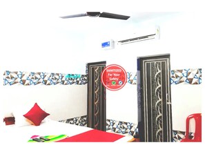Hypo-allergenic bedding, in-room safe, soundproofing, free WiFi - Hotel Pranab Sadan Near Golden Beach Puri (Puri)