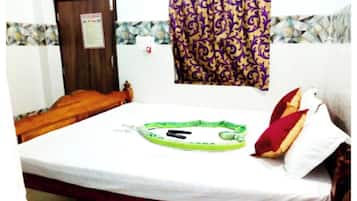 Hypo-allergenic bedding, in-room safe, soundproofing, free WiFi