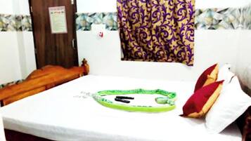 Hypo-allergenic bedding, in-room safe, soundproofing, free WiFi