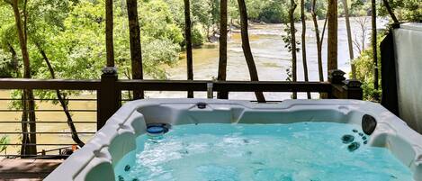 Outdoor spa tub