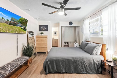 New Listing! Chic Queen Suite Near Beach & Dining