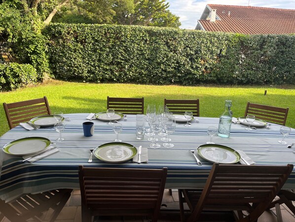 Outdoor dining