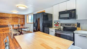 Kühlschrank, Mikrowelle, Herdplatte, Geschirrspüler