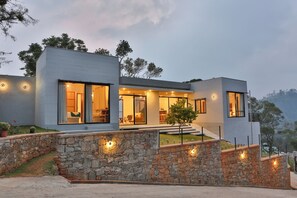 Exterior - Misty Villa - Spacious 5-bedroom villa in serene Pussellawa (Pussellawa)