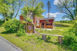 Exterior - 4 Mi to Dtwn Catskill: Mtn-View Home (Catskill)