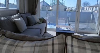 2-bedroom, Fantasy Island, HOT TUB, WiFi, dog friendly in Ingoldmells Sleeps 4