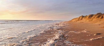 2-bedroom, Fantasy Island, HOT TUB, WiFi, dog friendly in Ingoldmells Sleeps 4