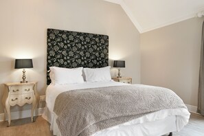 2 bedrooms, WiFi, bed sheets - Winelands Golf Lodges 10 (Cape Town)