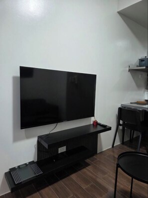 Standard Room, 1 Bedroom | Living area - Air Residences (Makati)