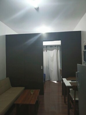 Standard Room, 1 Bedroom | Iron/ironing board, free WiFi - Air Residences (Makati)
