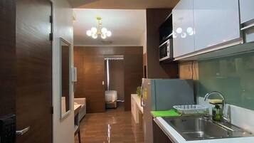 Standard Room, 1 Bedroom | Iron/ironing board, free WiFi
