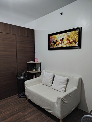 Standard Room, 1 Bedroom | Living area - Air Residences (Makati)