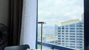 Standard Room, 1 Bedroom | In-room dining