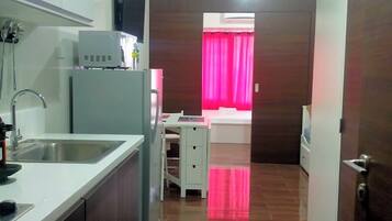 Iron/ironing board, free WiFi