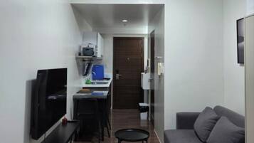 Standard Room, 1 Bedroom | Iron/ironing board, free WiFi