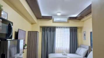 Standard Room, 1 Bedroom, Pool View | Iron/ironing board, free WiFi