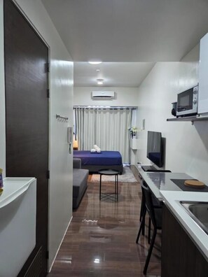 Standard Room, 1 Bedroom | Iron/ironing board, free WiFi - Air Residences (Makati)
