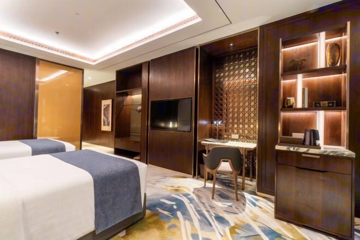 1 bedroom, in-room safe, desk, blackout curtains