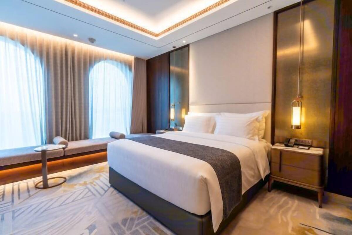1 bedroom, in-room safe, desk, blackout curtains