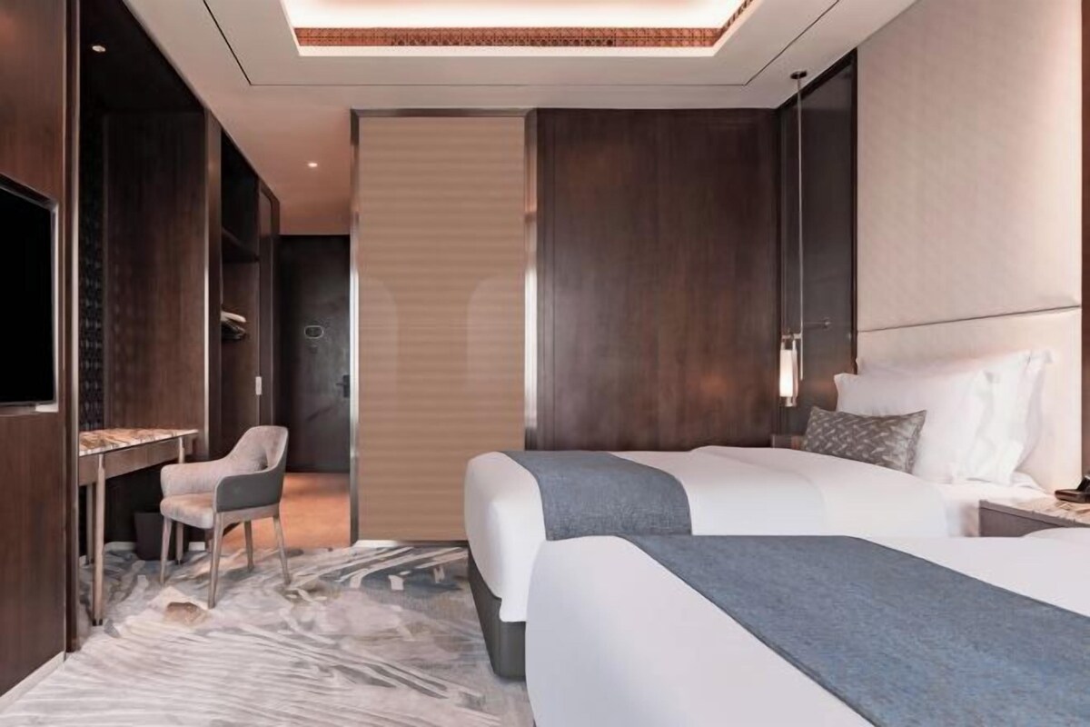 Minibar (mit einigen kostenlosen Artikeln), Zimmersafe, Schreibtisch