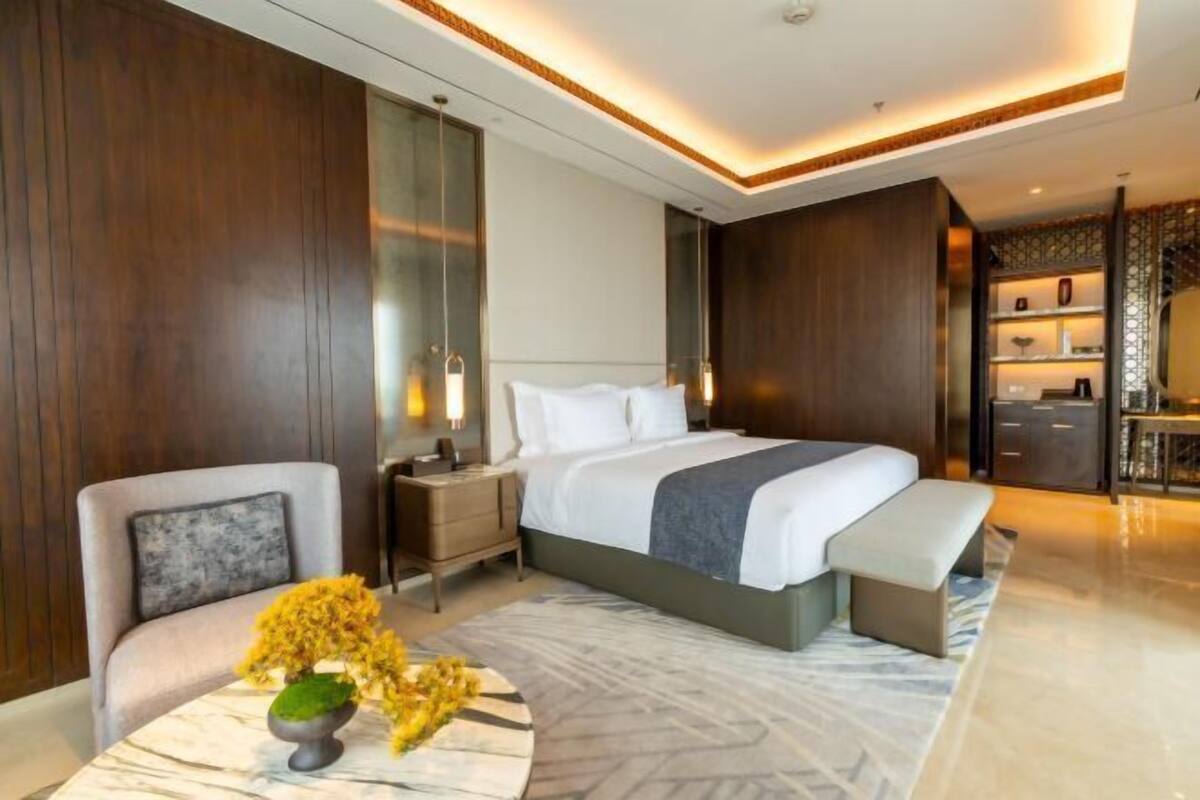 1 bedroom, in-room safe, desk, blackout curtains