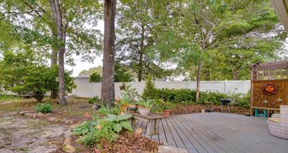 3 Mi to Festival Park: Studio Escape in Manteo!