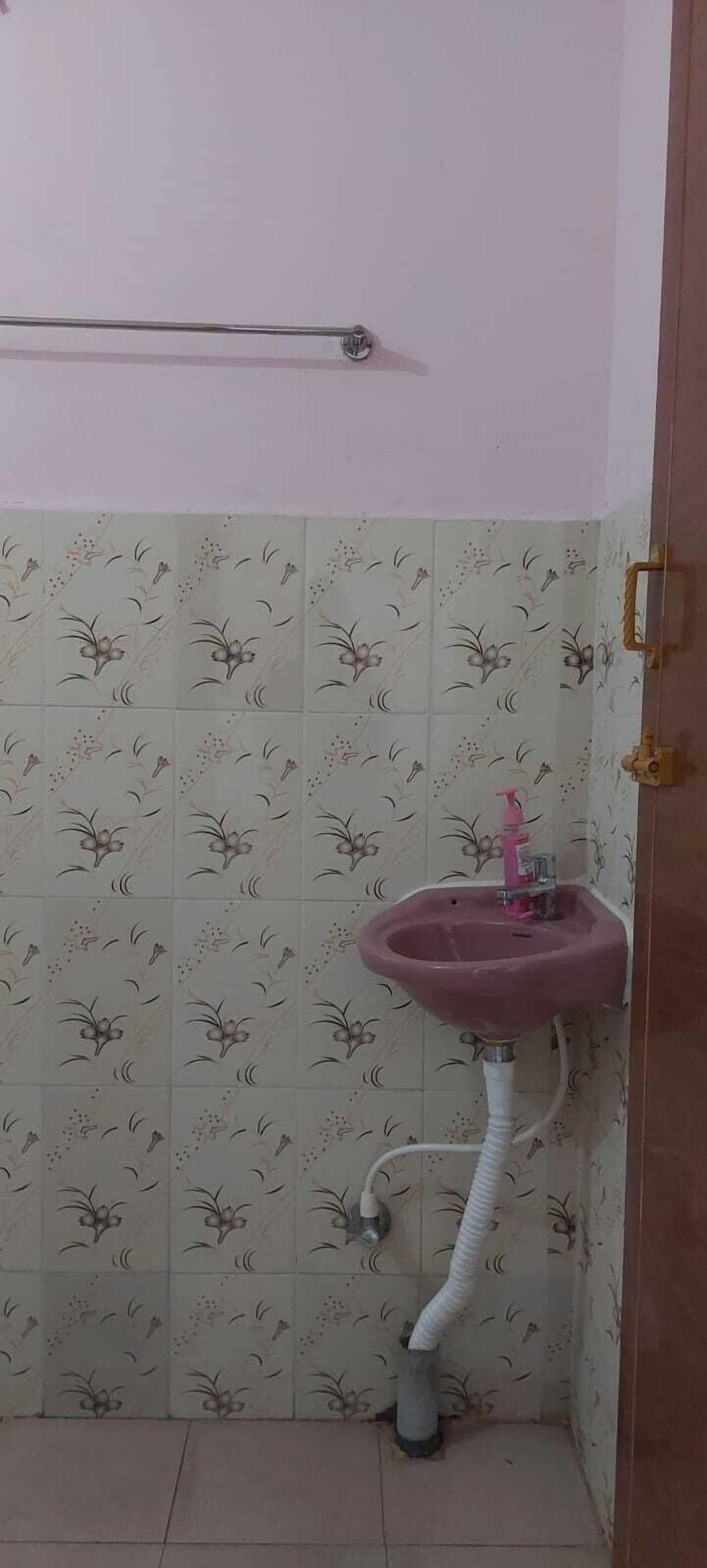 Classic Apartment, Balcony | Bathroom | Shower