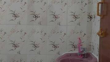 Classic-Apartment, Balkon | Badezimmer