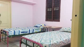 Classic Apartment, Balcony | Laptop workspace, free WiFi