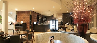 Serene Hideaway w/Spa, Gym & Onsite Dining | Outdoor Adventure & Local Landmarks
