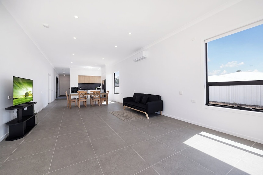Brand New Luxury 3 Bedroom Home / 3 Ensuite - Bathroom / Free Wifi - Logan City