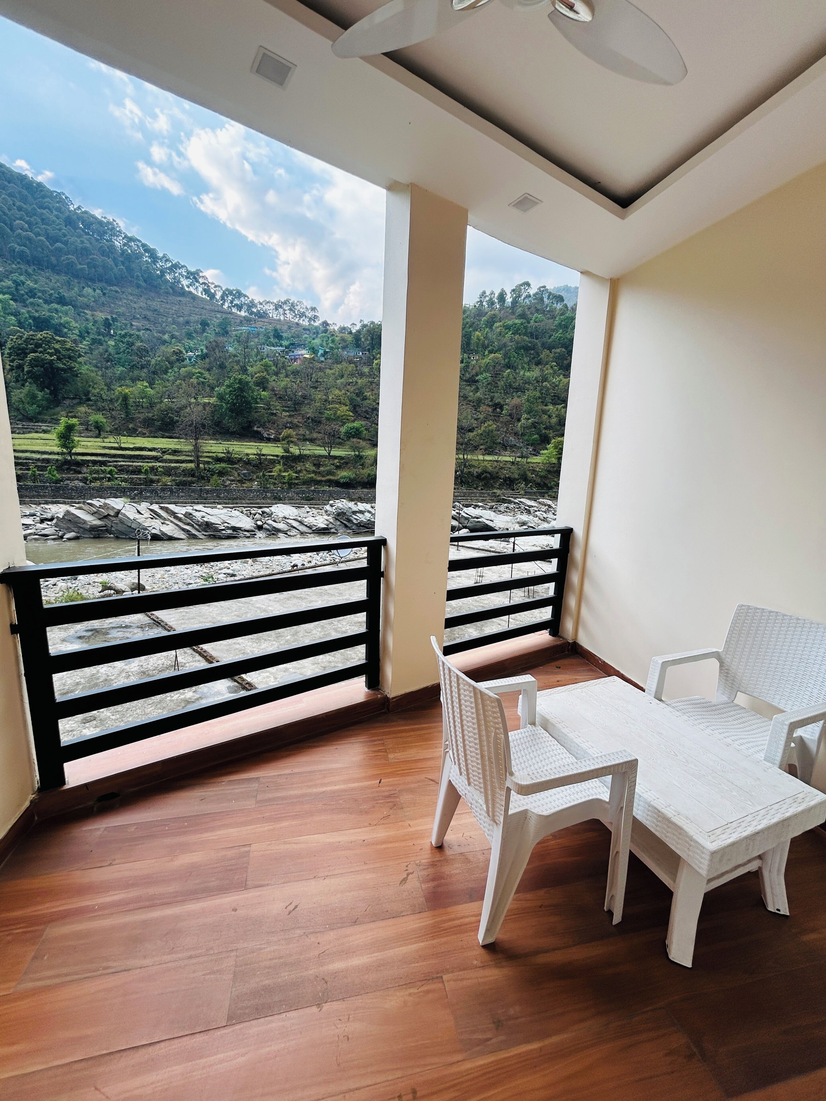 Deluxe Double or Twin Room | Balcony