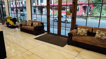 Área de estar no saguão