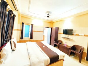 Deluxe tweepersoonskamer, airconditioning | Hypoallergeen beddengoed, een kluis op de kamer, geluiddichte muren