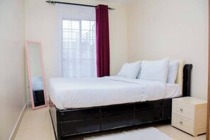 3 bedrooms, iron/ironing board, bed sheets