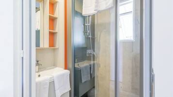 Mobile Premium-Unterkunft, 3Â Schlafzimmer, Klimaanlage | Badezimmer