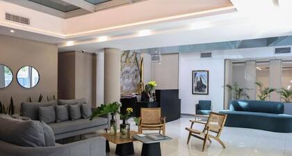 Elegant Stay Near Plaza Estrada With Outdoor Pool Free Breakfast And Parking