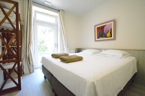 4 bedrooms, travel crib, free WiFi