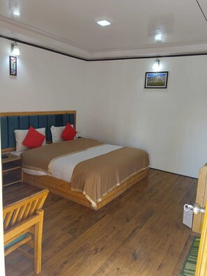 Desk, laptop workspace, free WiFi - Hotel Lhalingkha (Leh)