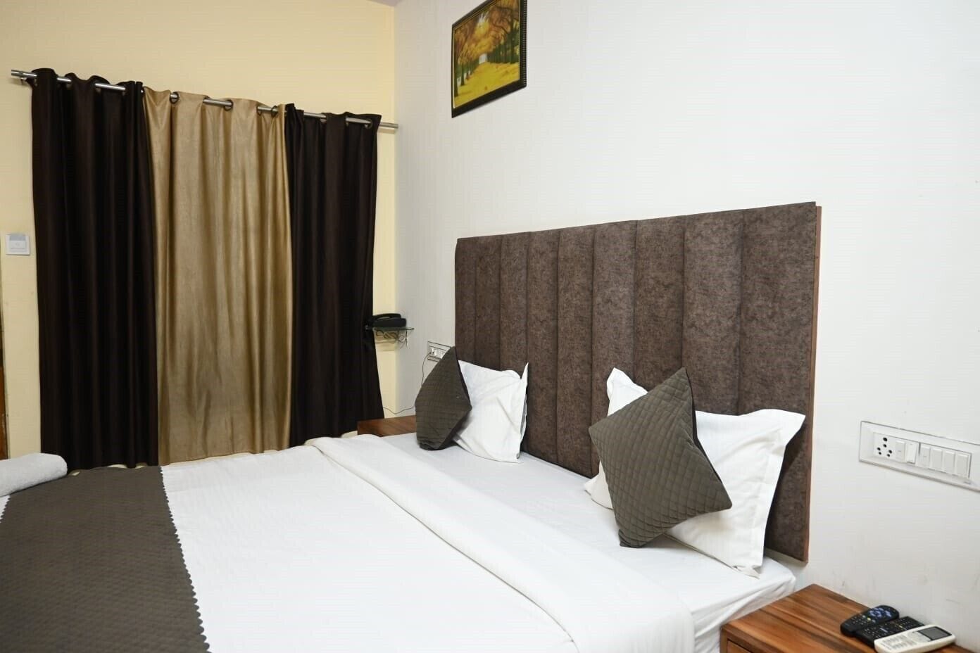 Superior Room | Hypo-allergenic bedding available, Select Comfort beds, desk