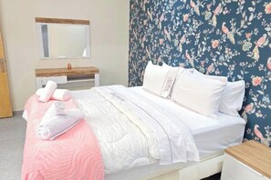 3 quartos, ferros/tábuas de passar roupa, Wi-Fi, roupa de cama