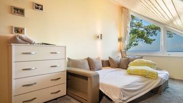 1 bedroom, free WiFi, bed sheets