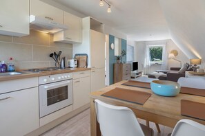 Geladeira, fogão, cooktop, cafeteira/chaleira