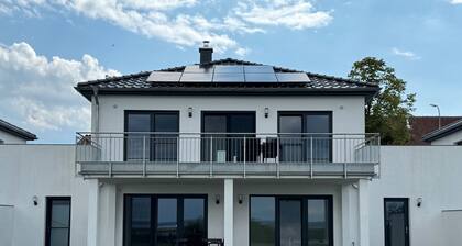 Ferienwohnung 'Berg' mit Seeblick, privater Terrasse und Wi-Fi