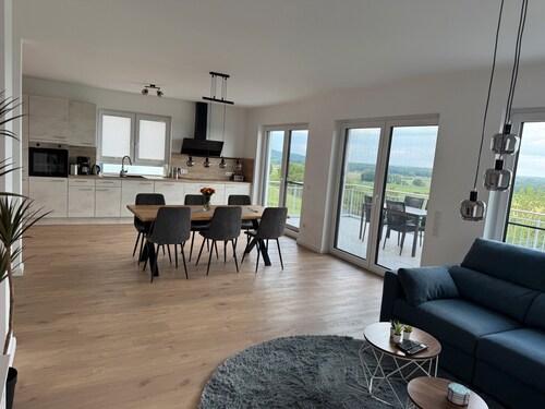 Ferienwohnung 'Berg' mit Seeblick, privater Terrasse und Wi-Fi